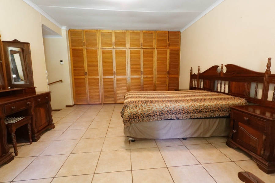 5 Bedroom Property for Sale in Wilkoppies North West